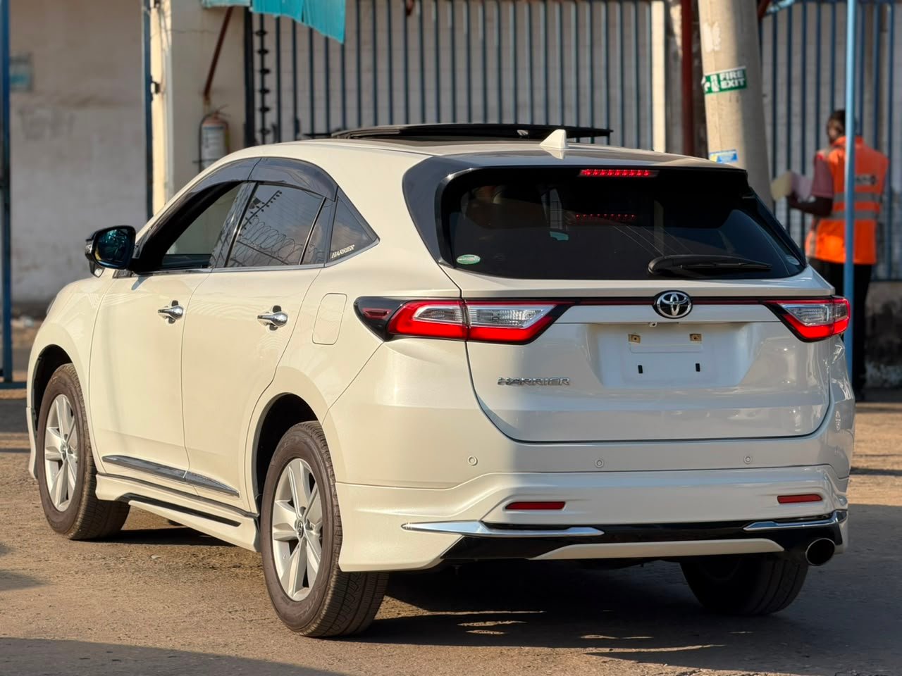 
								TOYOTA HARRIER full									