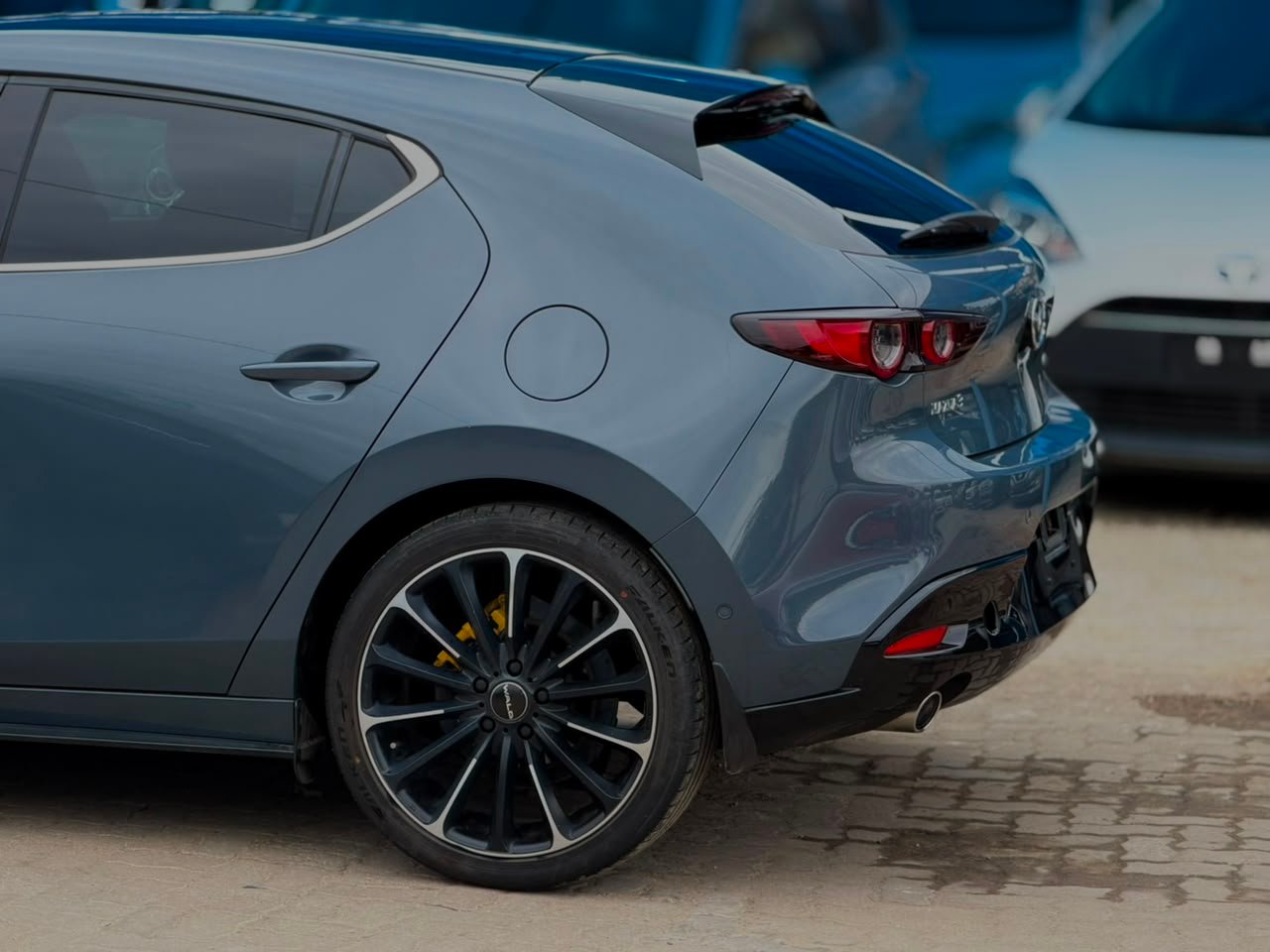 
								MAZDA 3 full									