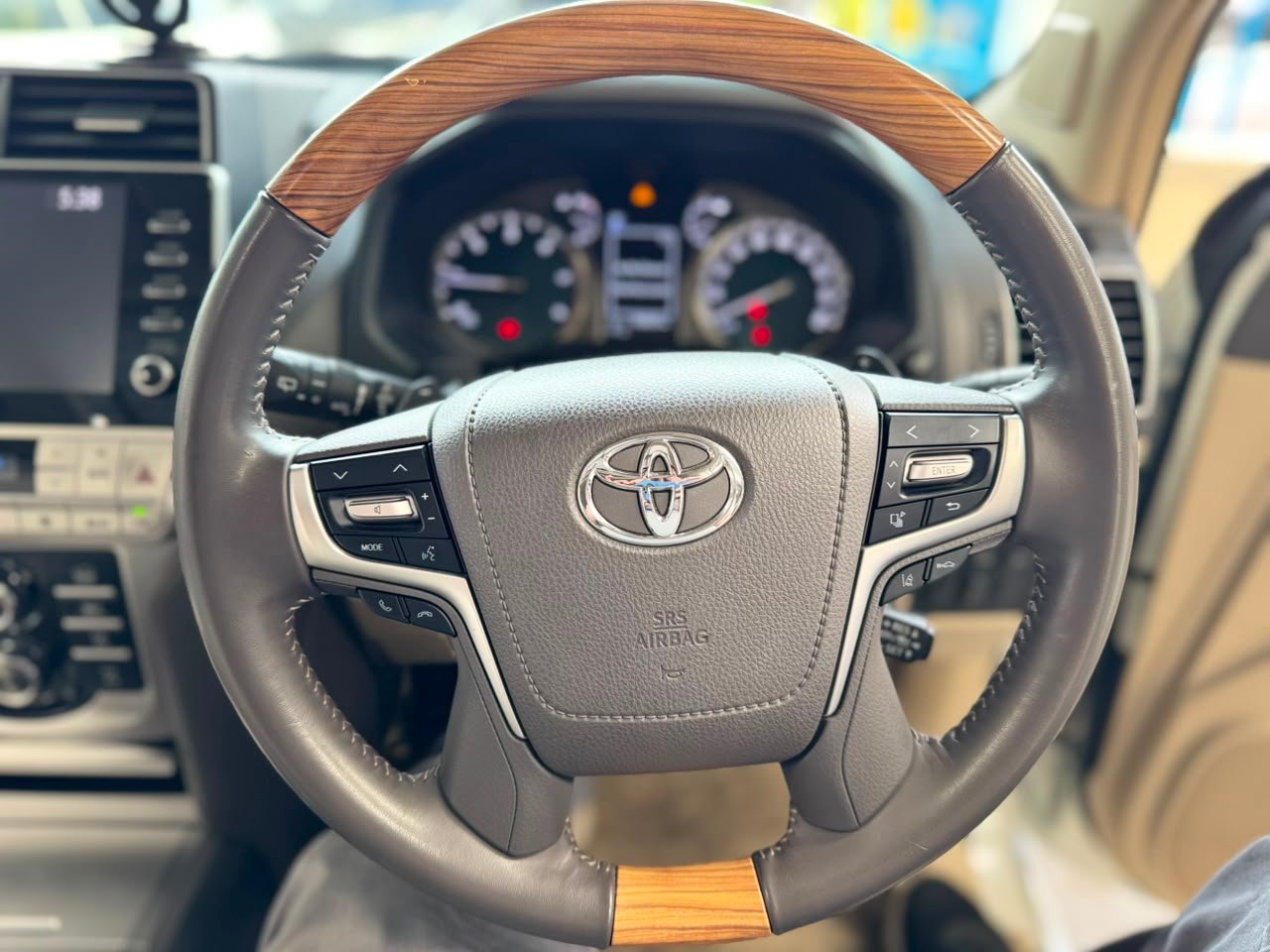 
								TOYOTA PRADO full									