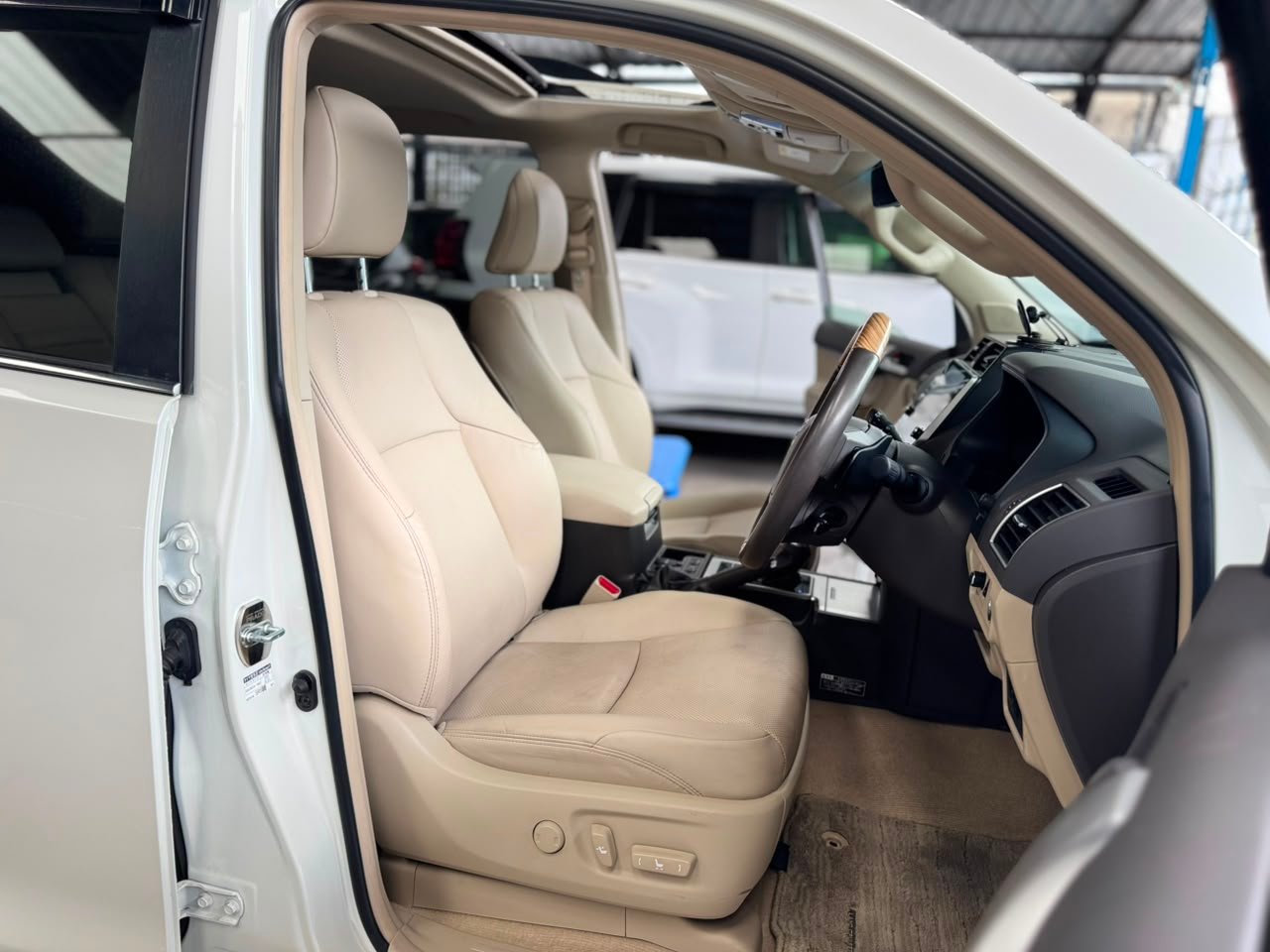 
								TOYOTA PRADO full									