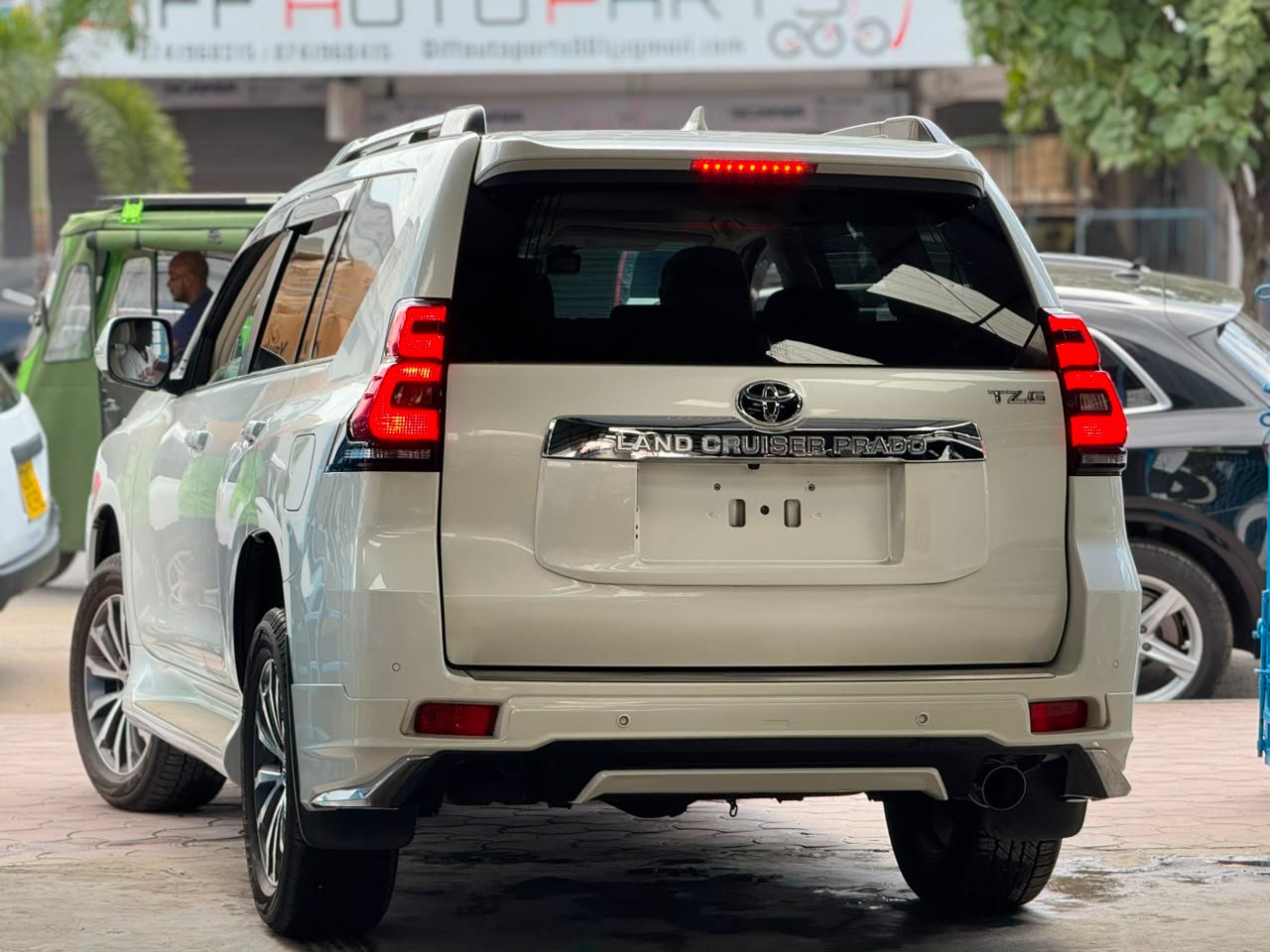 
								TOYOTA PRADO full									