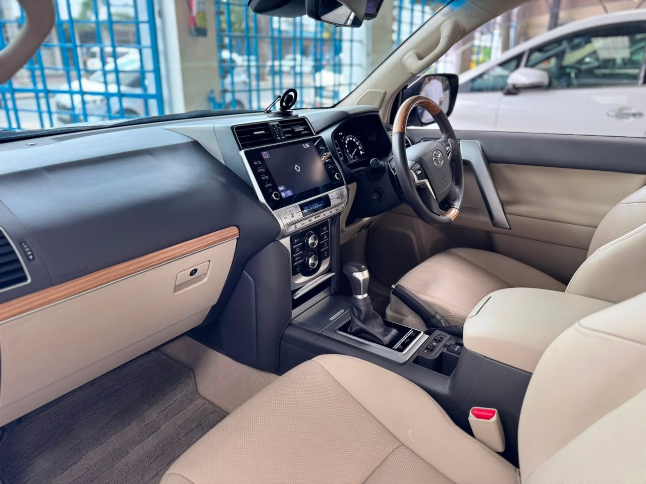 
								TOYOTA PRADO full									