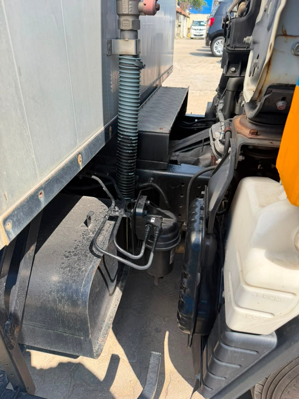 
								MITSUBISHI CANTER full									