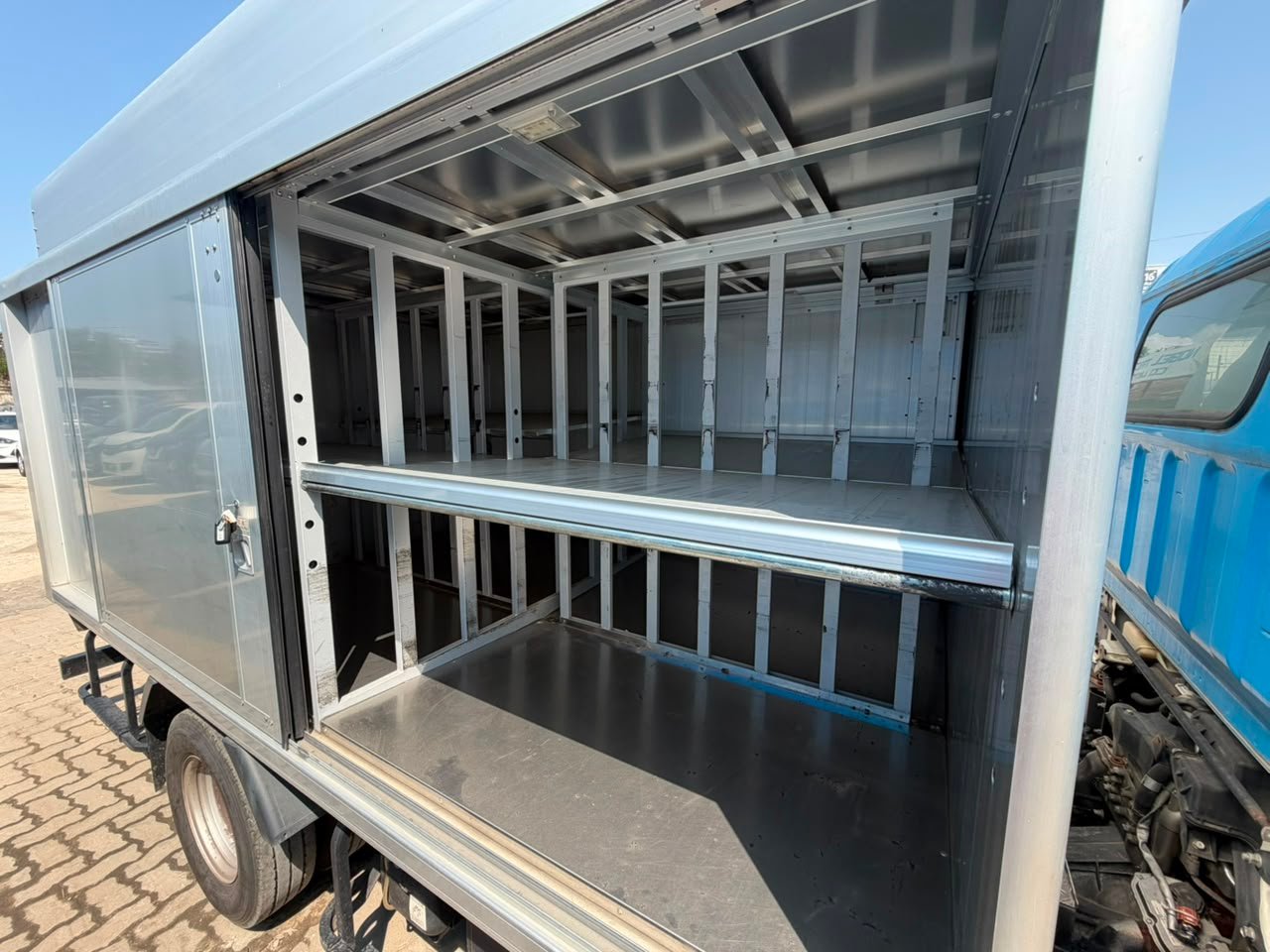 
								MITSUBISHI CANTER full									