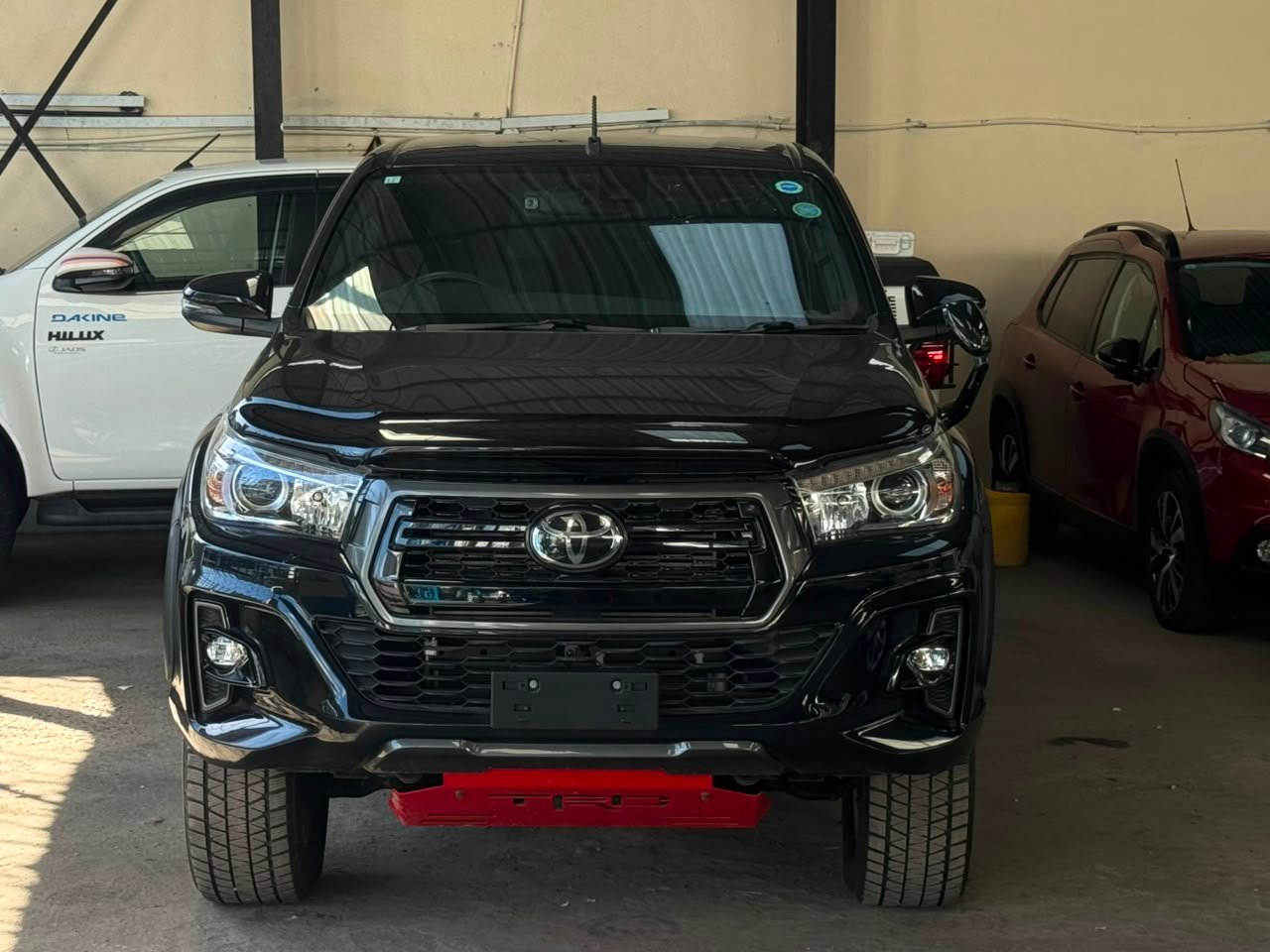 
								TOYOTA HILUX full									