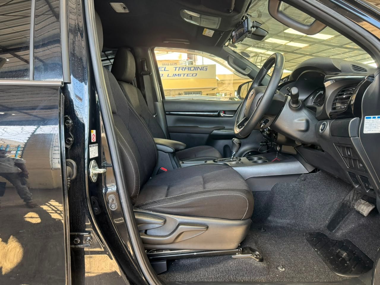 
								TOYOTA HILUX full									