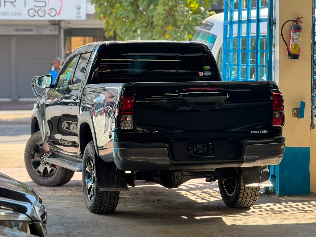 
								TOYOTA HILUX full									