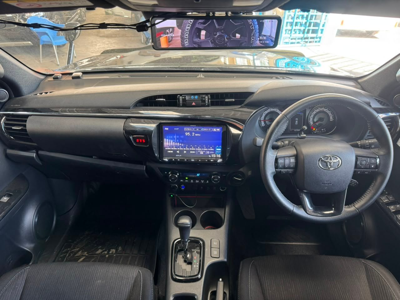 
								TOYOTA HILUX full									