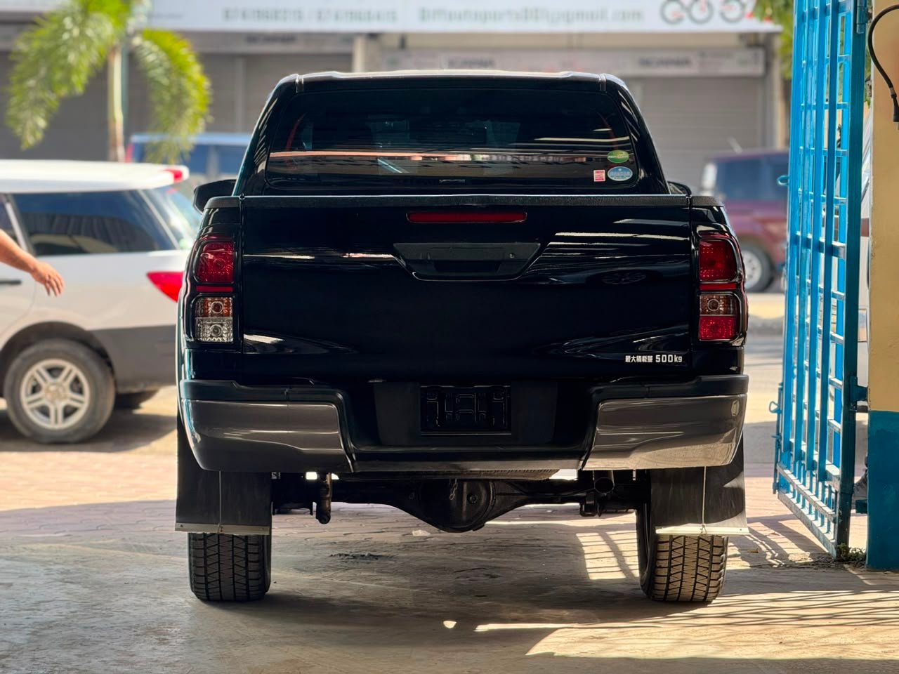 
								TOYOTA HILUX full									