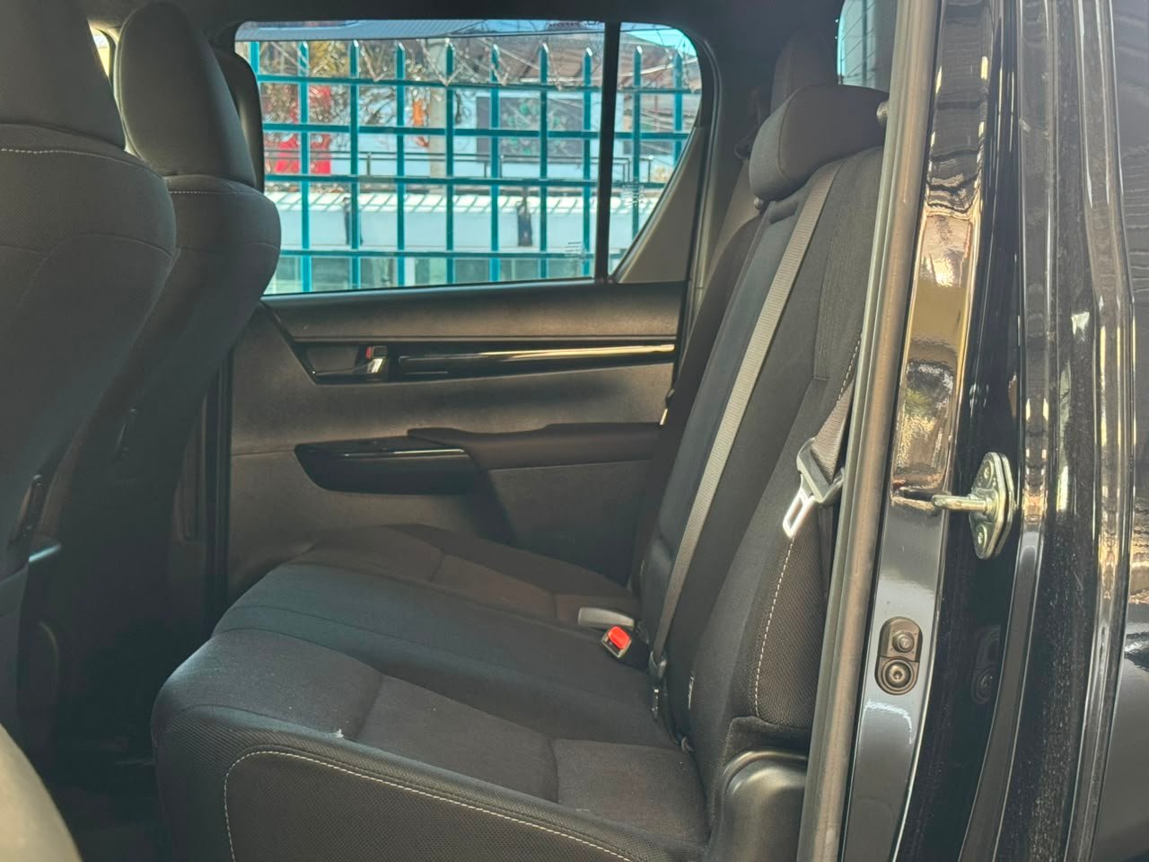
								TOYOTA HILUX full									
