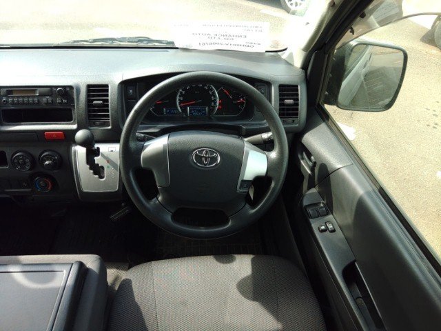 
								TOYOTA HIACE full									