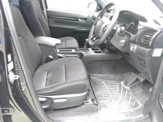 
								TOYOTA HILUX full									