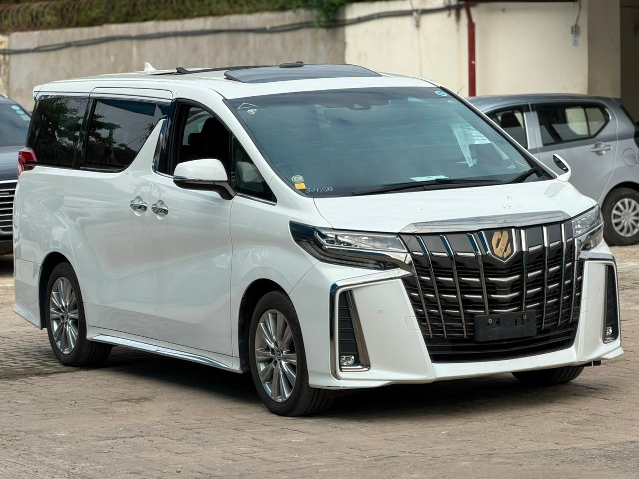 
								TOYOTA ALPHARD full									