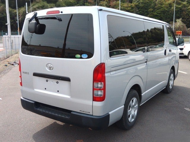 
								TOYOTA HIACE full									