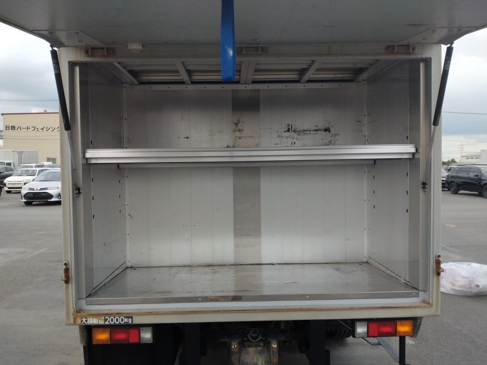 
								MITSUBISHI CANTER full									