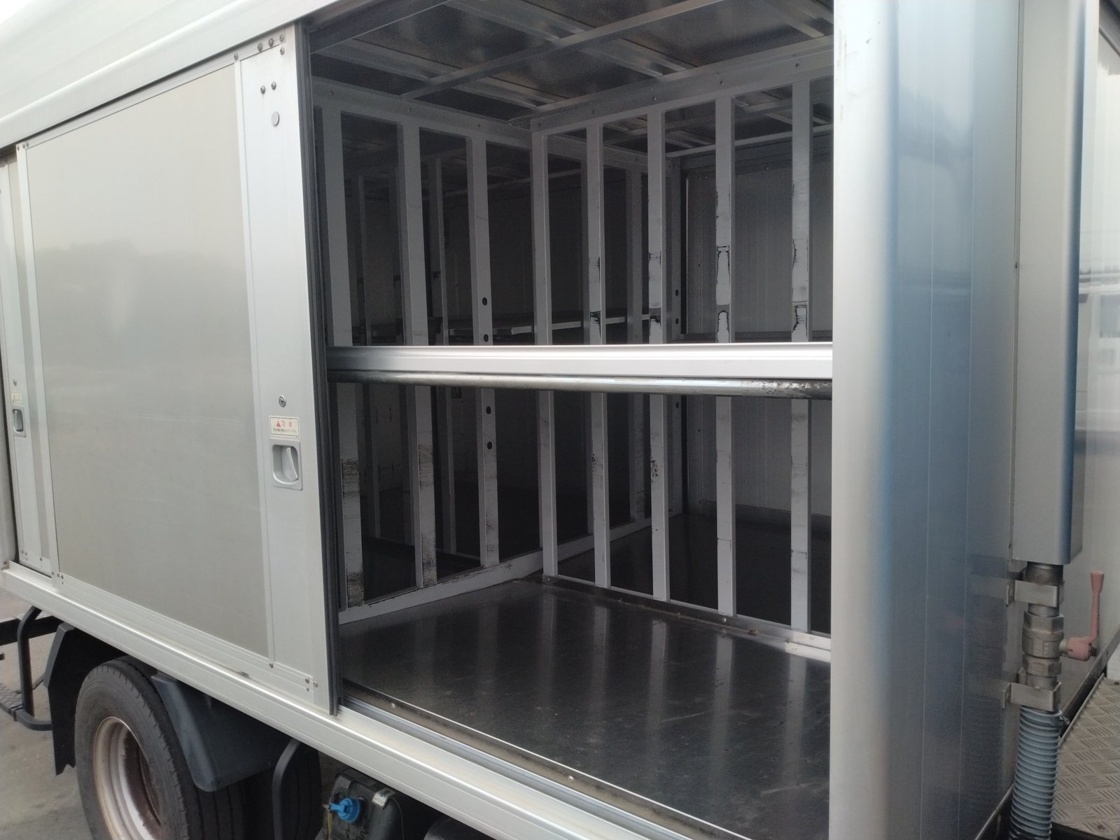 
								MITSUBISHI CANTER full									
