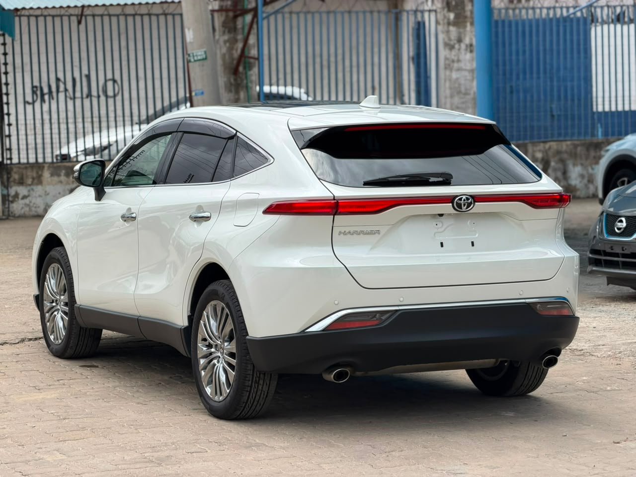 
								TOYOTA HARRIER full									