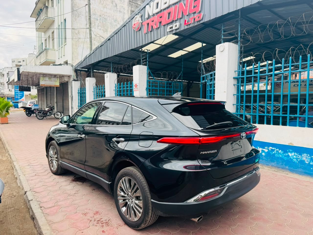 
								TOYOTA HARRIER full									