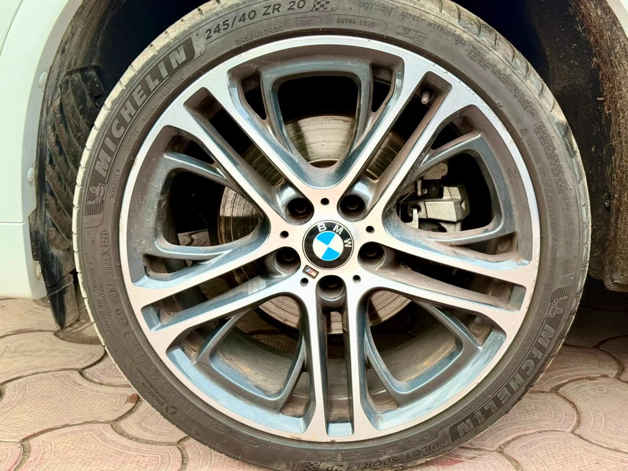 
								BMW X4 full									