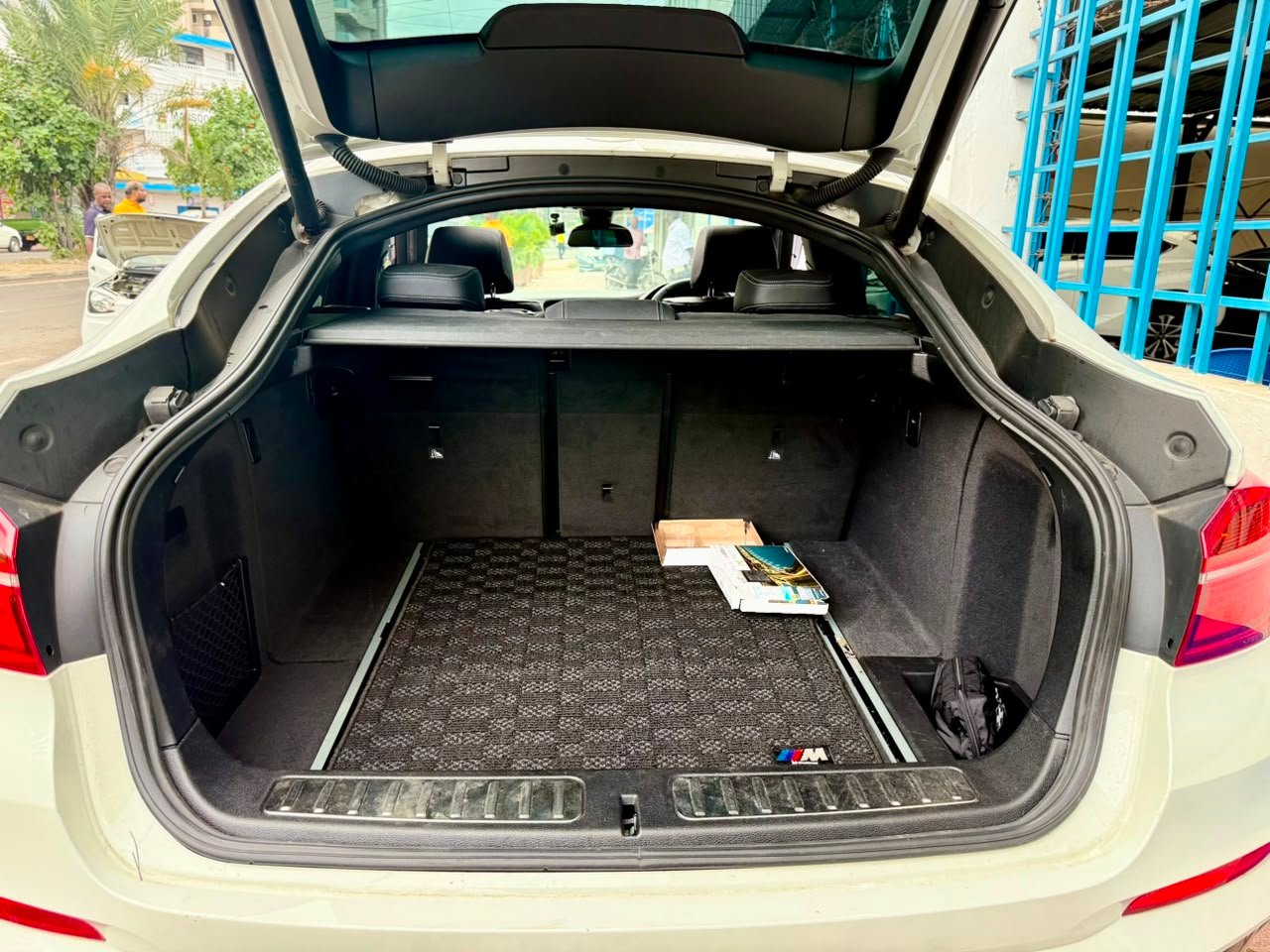 
								BMW X4 full									
