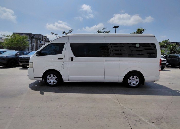 
								TOYOTA COMMUTER full									