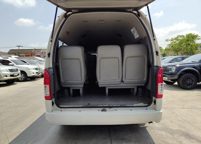 
								TOYOTA COMMUTER full									