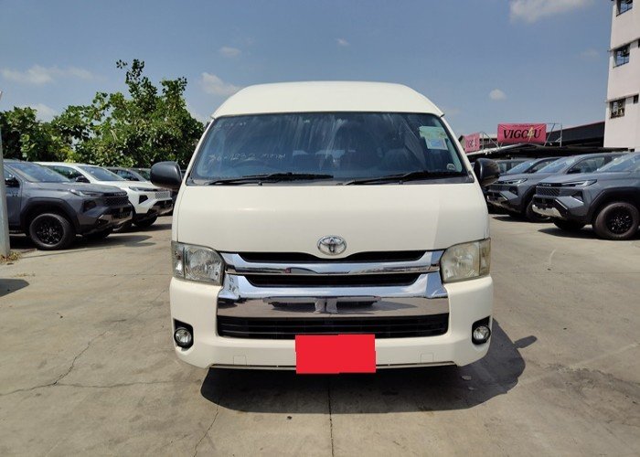 
								TOYOTA COMMUTER full									