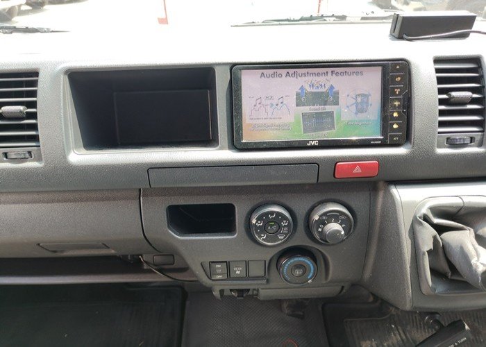 
								TOYOTA COMMUTER full									