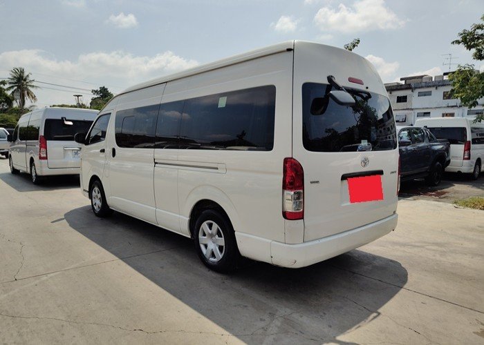 
								TOYOTA COMMUTER full									
