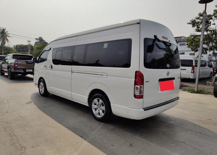 
								TOYOTA COMMUTER full									