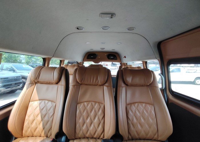 
								TOYOTA COMMUTER full									