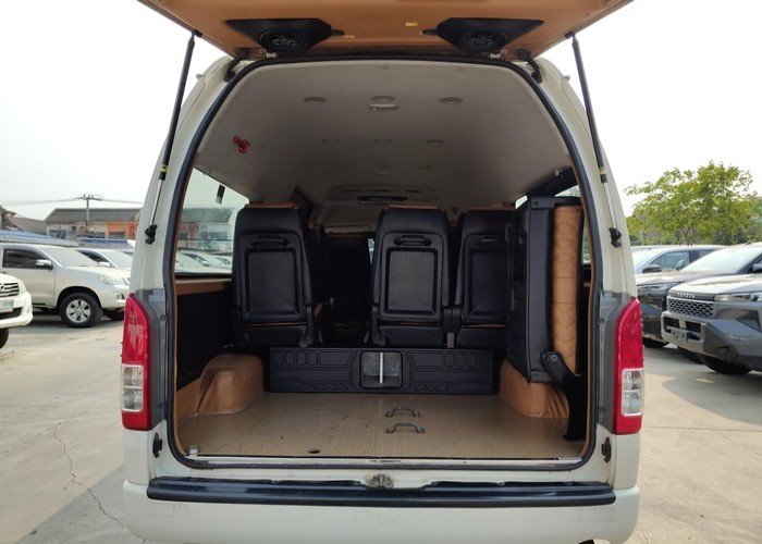 
								TOYOTA COMMUTER full									