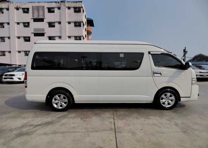 
								TOYOTA COMMUTER full									