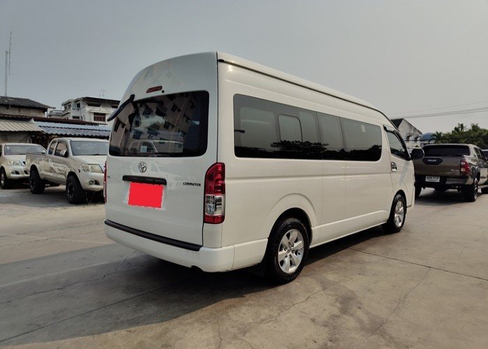 
								TOYOTA COMMUTER full									