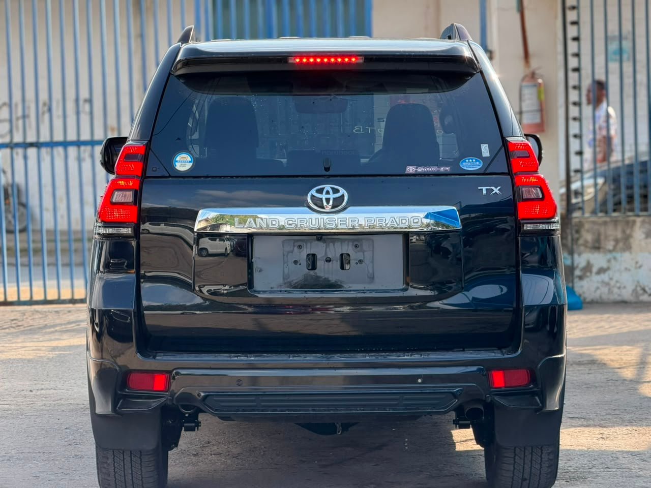 
								TOYOTA LANDCRUISER PRADO full									