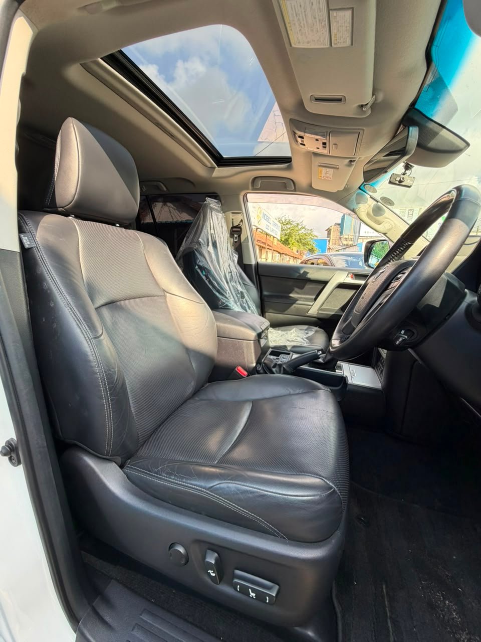 
								TOYOTA LANDCRUISER PRADO full									