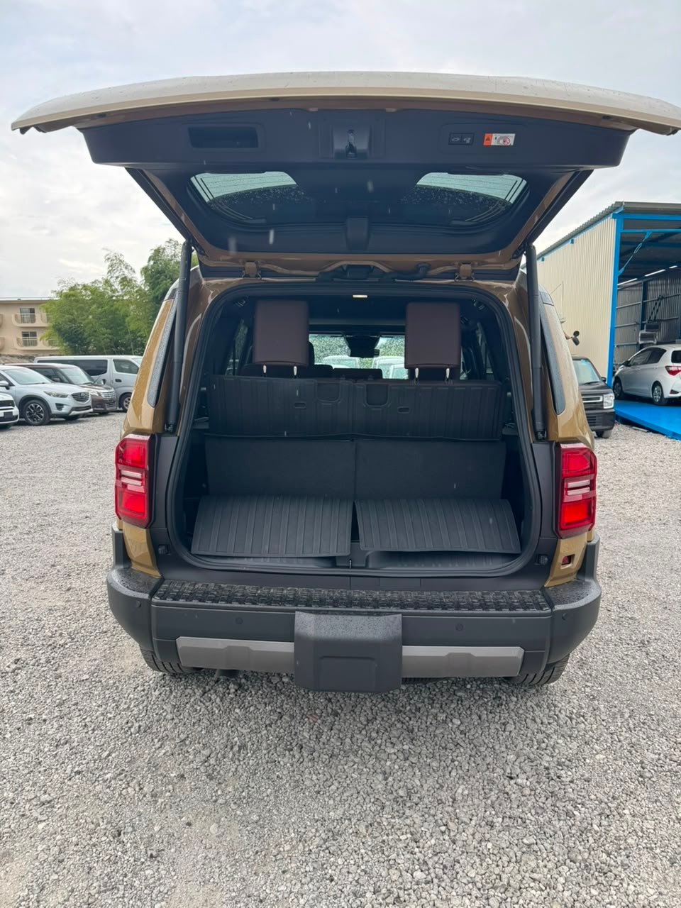
								TOYOTA LAND-CRUISER full									