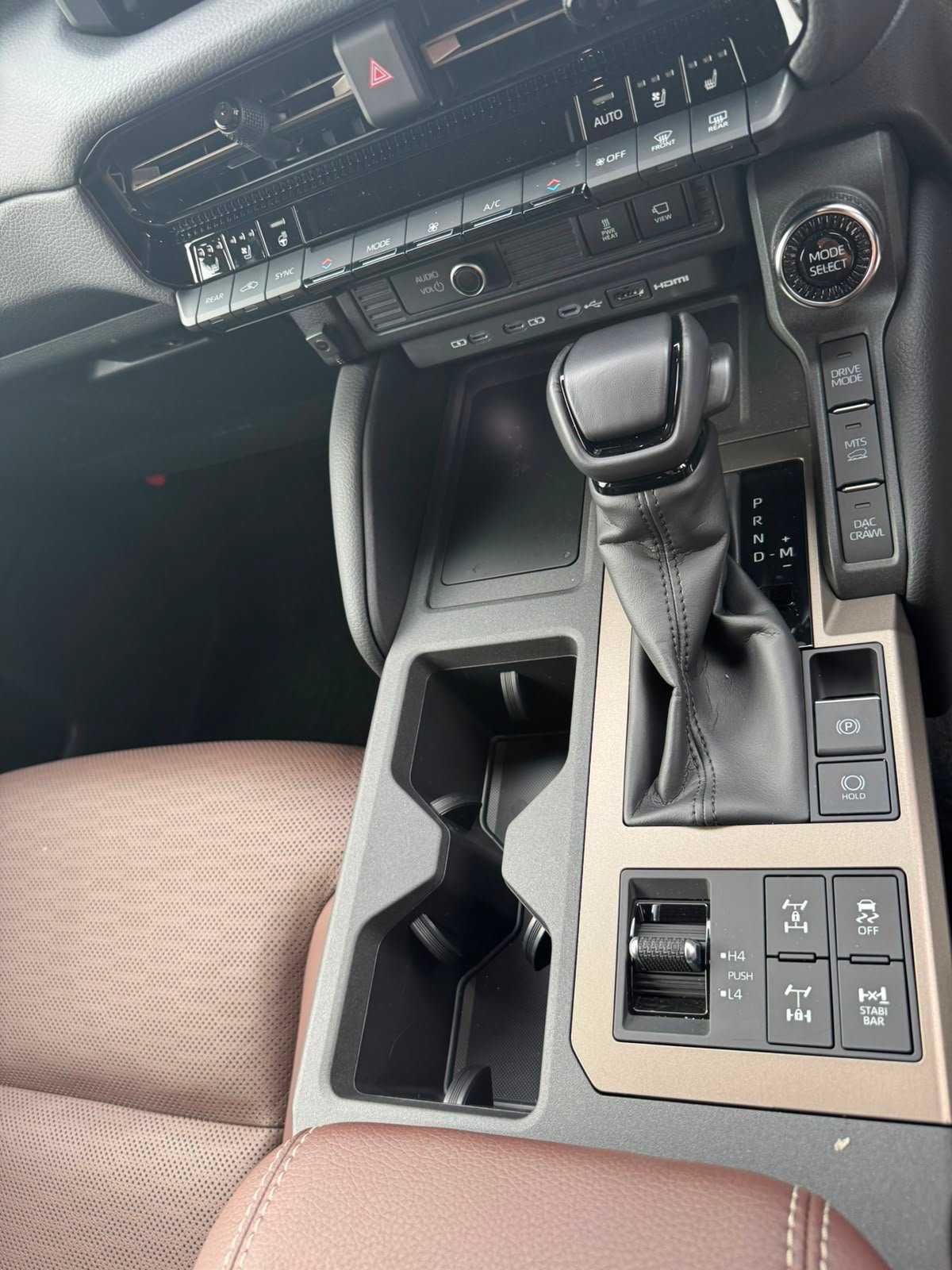 
								TOYOTA LAND-CRUISER full									