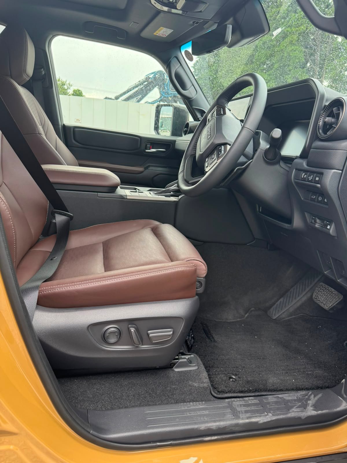 
								TOYOTA LAND-CRUISER full									