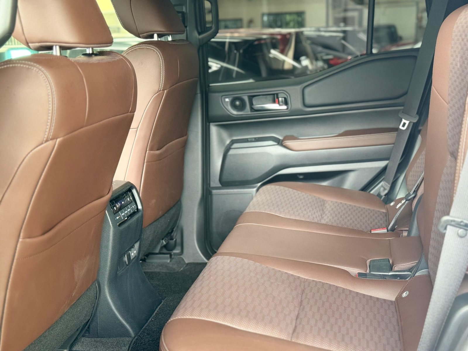 
								TOYOTA LAND-CRUISER full									