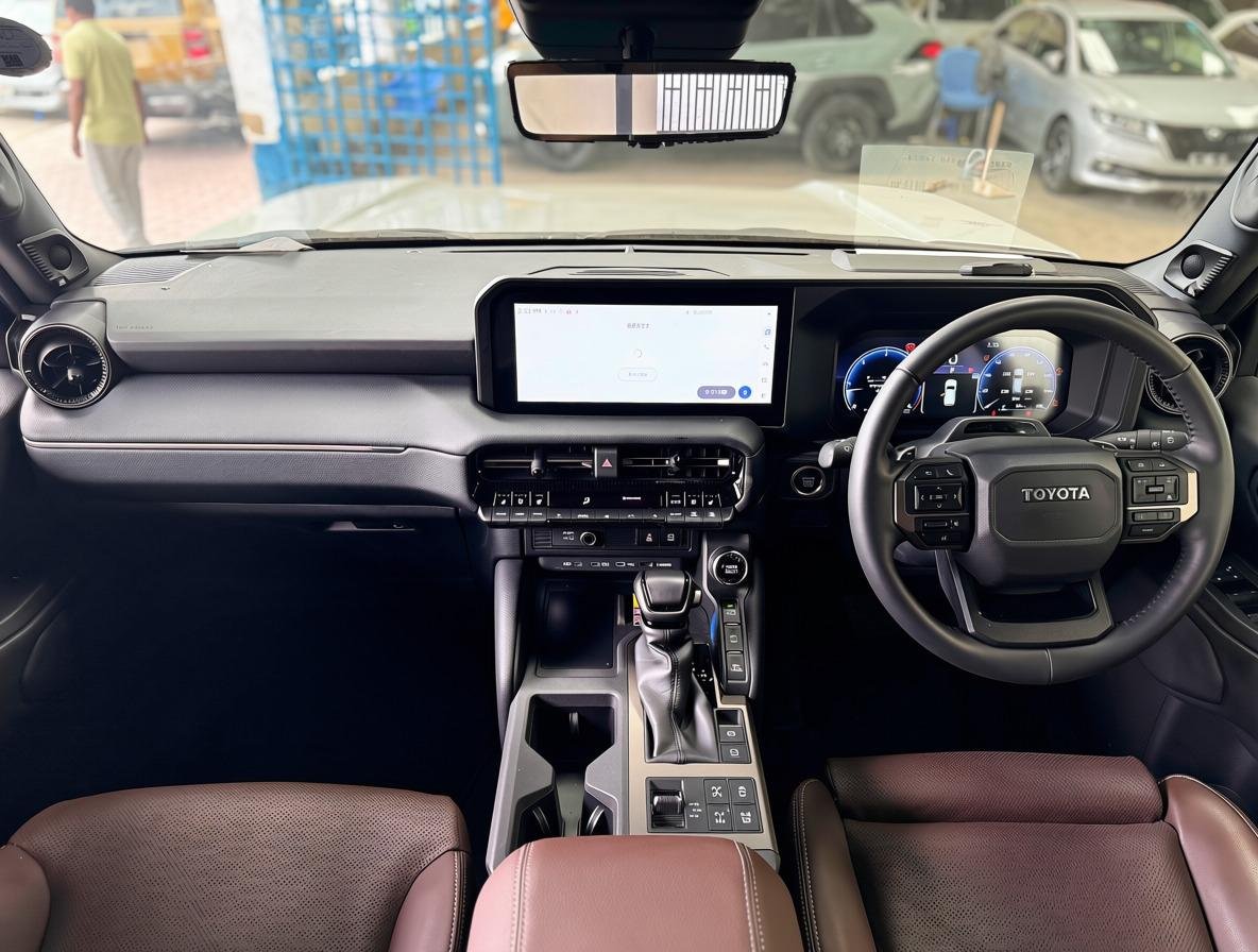 
								TOYOTA LAND-CRUISER full									