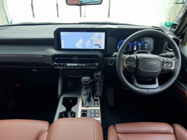 
								TOYOTA LAND-CRUISER full									