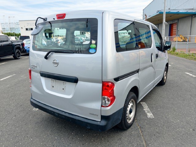 
								NISAAN NV200 full									