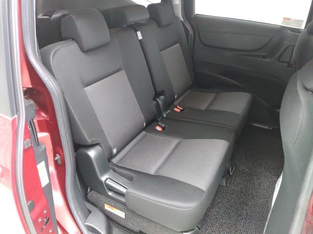 
								TOYOTA SIENTA full									