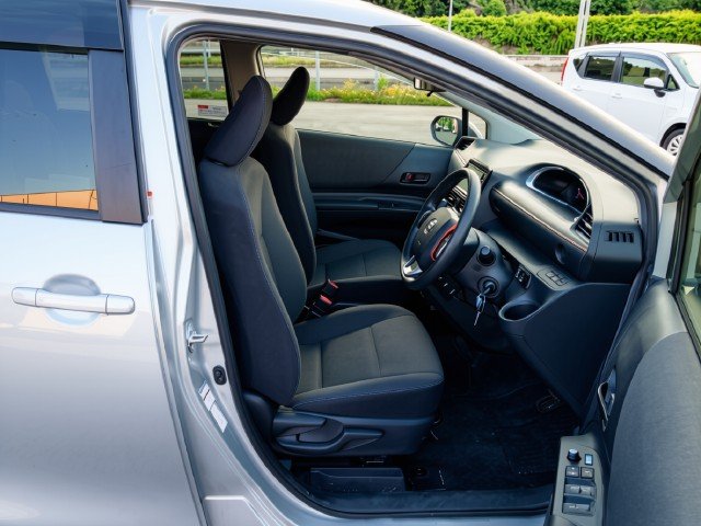 
								TOYOTA SIENTA full									