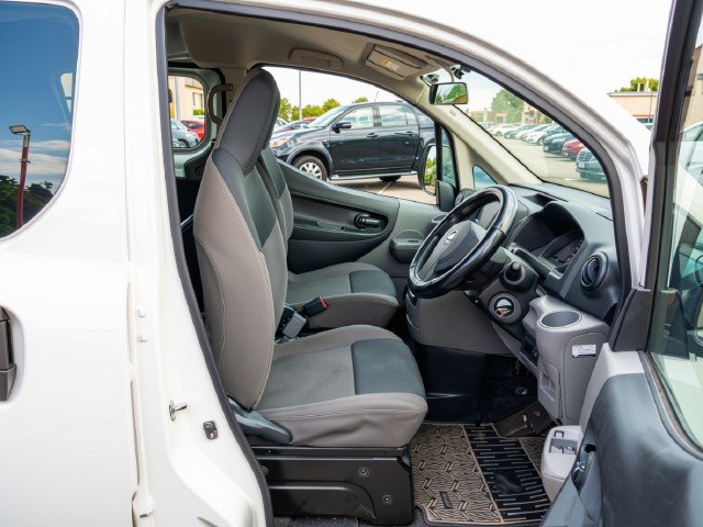 
								NISAAN NV200 full									