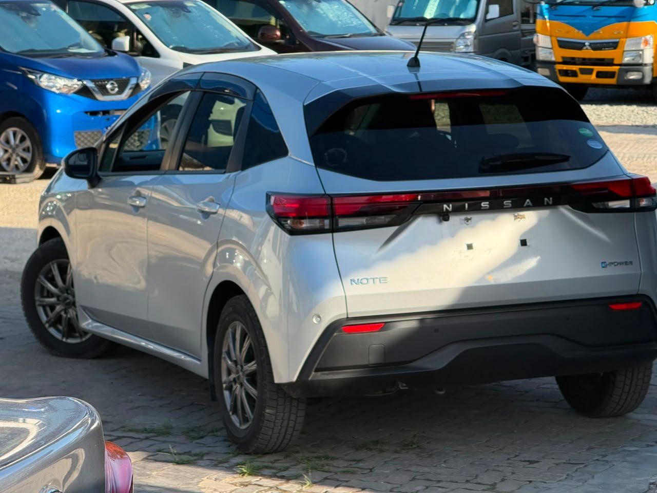
								NISSAN NOTE full									