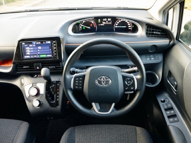 
								TOYOTA SIENTA full									