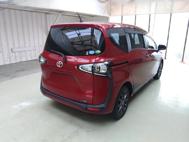 
								TOYOTA SIENTA full									