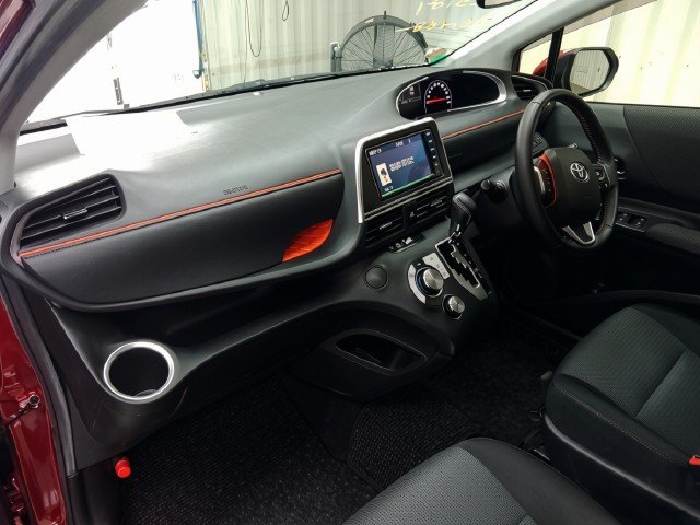
								TOYOTA SIENTA full									